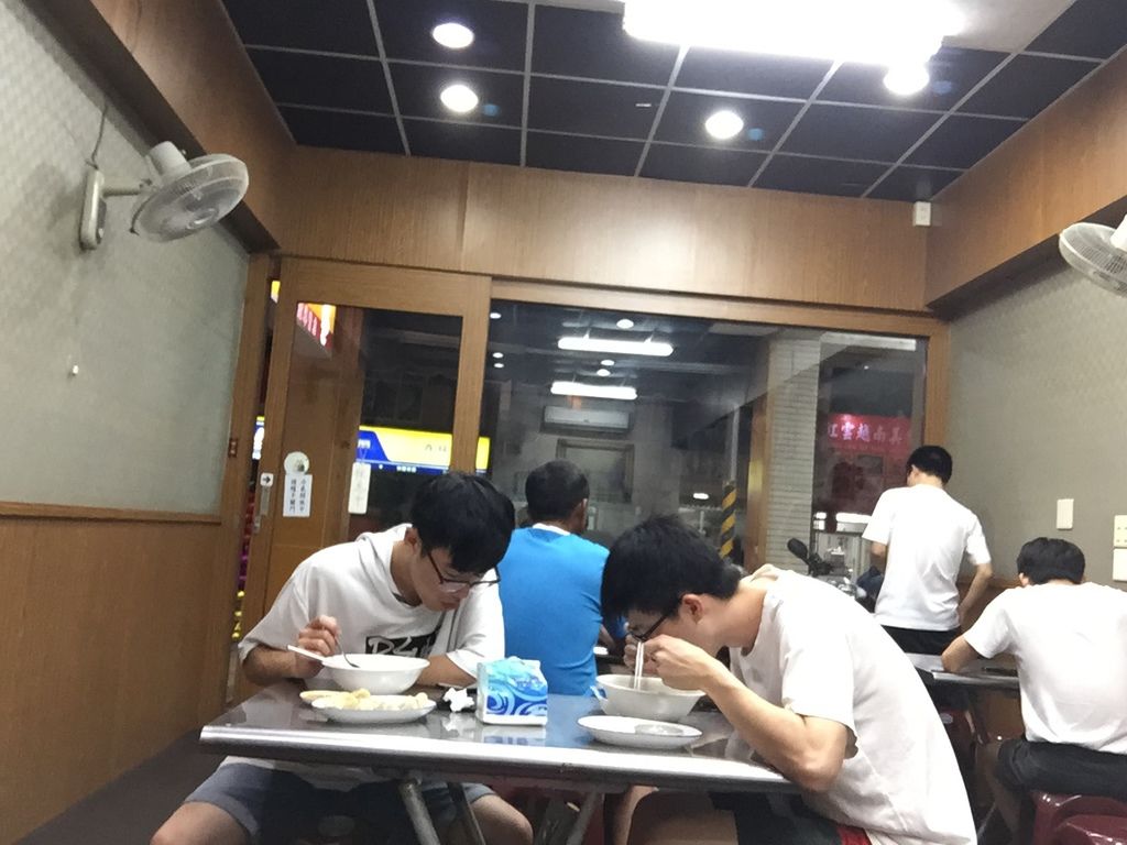 台南美食-鄉野手工拉麵cp值高偏粗麵條滷菜好吃豆干入味拉麵和乾麵份量都給很多滷味推 台南美食-鄉野手工拉麵cp值高偏粗麵條滷菜好吃豆干入味拉麵和乾麵份量都給很多滷味推