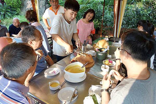 高雄隱藏版美食-奇山石窯烤麵包雞預約制超好吃連當地人都不知道的美食秘境