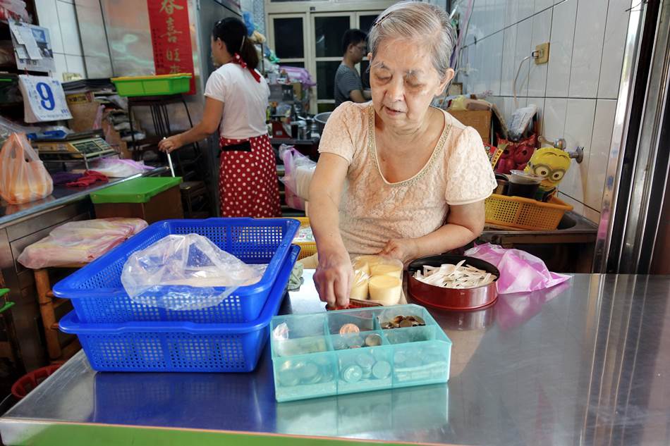 台南美食-隱藏版鴨母寮阿婆布丁弘記美食店食尚玩家採點