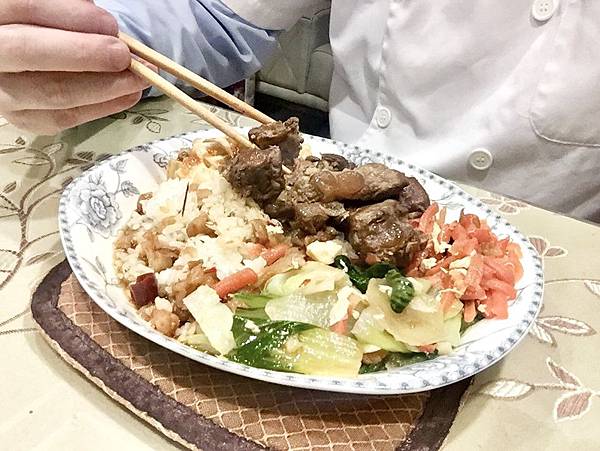 台南宅經濟美食-媽媽好幫8分鐘搞定台南舟鶴家軟骨肉紅燒、清燉軟骨肉冷凍調理包簡單又方便