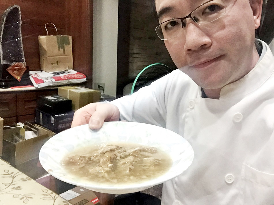 台南宅經濟美食-媽媽好幫8分鐘搞定台南舟鶴家軟骨肉紅燒、清燉軟骨肉冷凍調理包簡單又方便