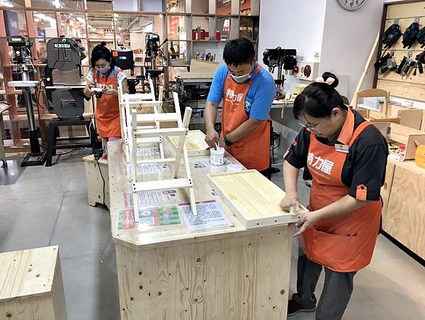 台南木工diy手作課程 特力屋仁德店手創空間松木折合桌 台南美食 雞蛋貓異想世界 中餐技術士及格 旅遊美食玩家 痞客邦