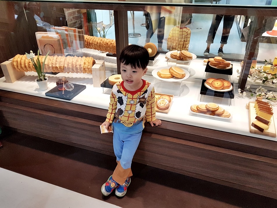 【台中大雅】伊莎貝爾數位烘焙體驗館 親子旅遊景點 ‧聖誕節活動景點‧DIY作餅乾‧小味道下午茶‧買伴手禮‧台中IG拍照景點‧好玩好吃的免門票