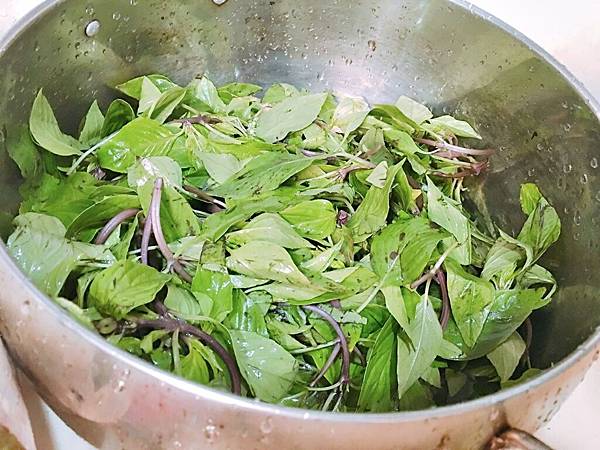 台南扮手禮美食-學甲鼎香珍食品過年烤肉必備保證口齒留香食材產地直送國宴大廚愛用食材醃製美味的排骨酥、肉質甜美台灣骰子豬肉與烤肉片學甲虱目魚柳