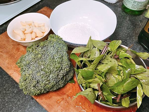 台南扮手禮美食-學甲鼎香珍食品過年烤肉必備保證口齒留香食材產地直送國宴大廚愛用食材醃製美味的排骨酥、肉質甜美台灣骰子豬肉與烤肉片學甲虱目魚柳