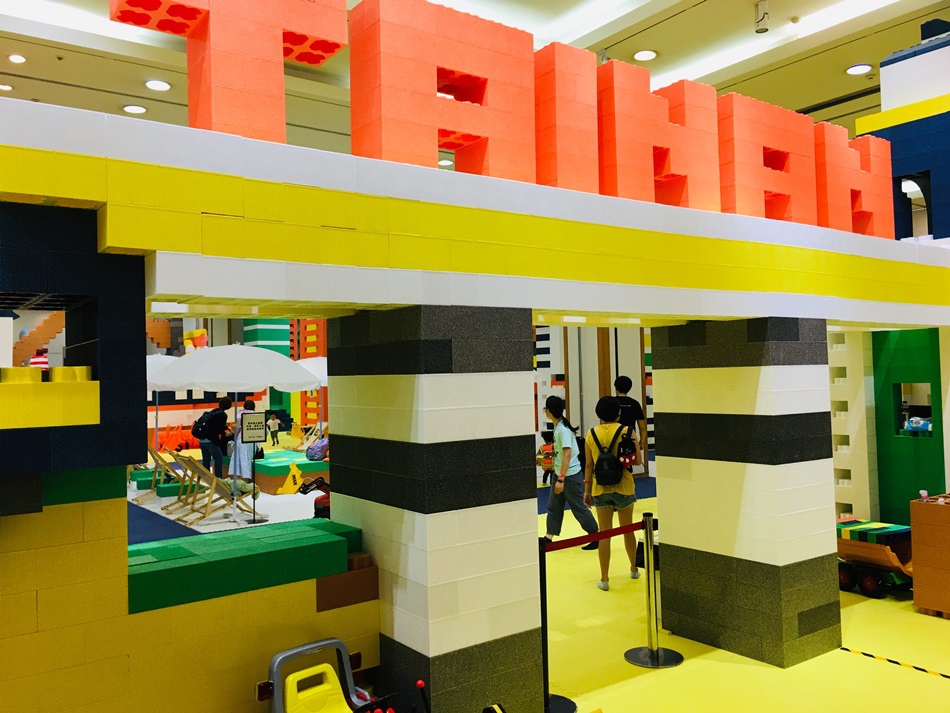 台南親子小小建築師kid%5Cs建築樂園新光三越台南中山店環保材料EPP積木建造白礦砂 台南親子小小建築師kid%5Cs建築樂園新光三越台南中山店環保材料EPP積木建造白礦砂
