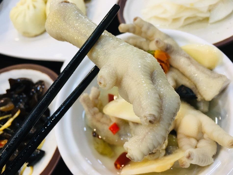 台南美食-居食之家上海菜料理水仙宮市場旁家常菜道地上海脆皮生煎包老母雞湯熬煮吃到會噴汁的上海生煎包