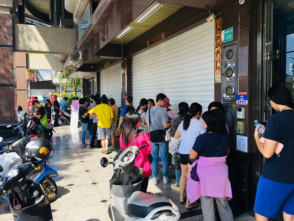 2019年台南捐血熱血愛很大搶救血荒回社慈善會號朝台南市民一起捲起袖子捐出熱血