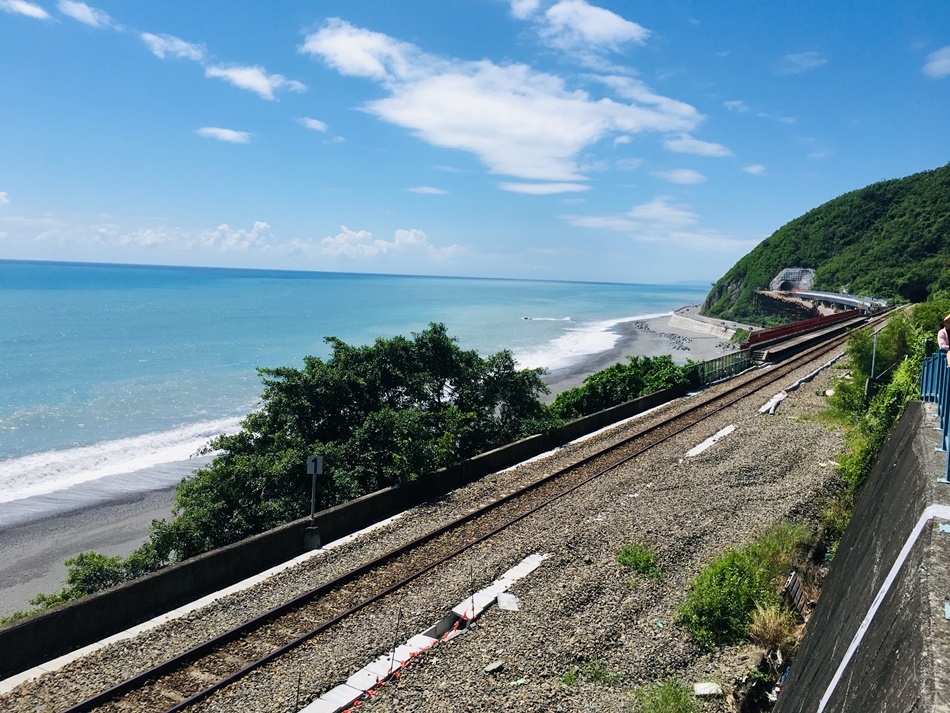 台東旅遊多良車站在眺望最美麗的太平洋最美麗的車站抓對時刻跟經過的普悠瑪太魯閣 台東旅遊多良車站在眺望最美麗的太平洋最美麗的車站抓對時刻跟經過的普悠瑪太魯閣