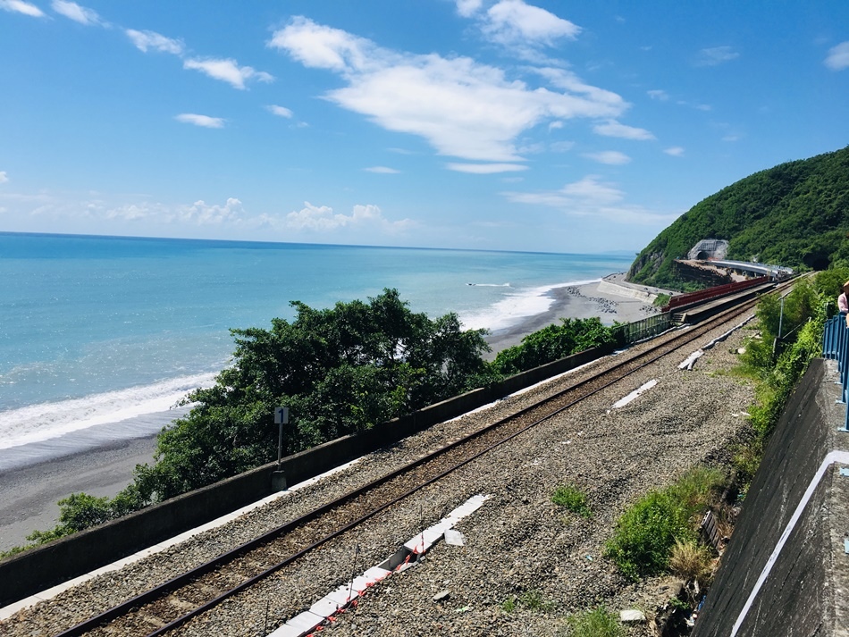 台東旅遊多良車站在眺望最美麗的太平洋最美麗的車站抓對時刻跟經過的普悠瑪太魯閣