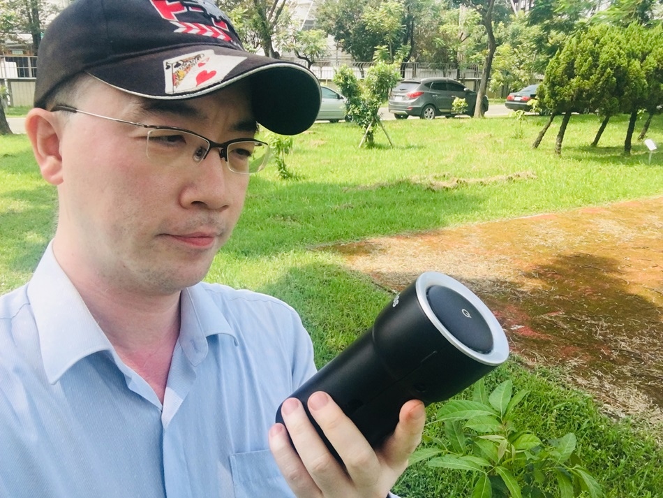 台灣製造最佳車用空氣清淨機推薦HYPASS 空氣瓶子個人車載型空氣清淨機有效阻隔PM2.5與PM0.3在車內一樣也可以享受森林芬多精