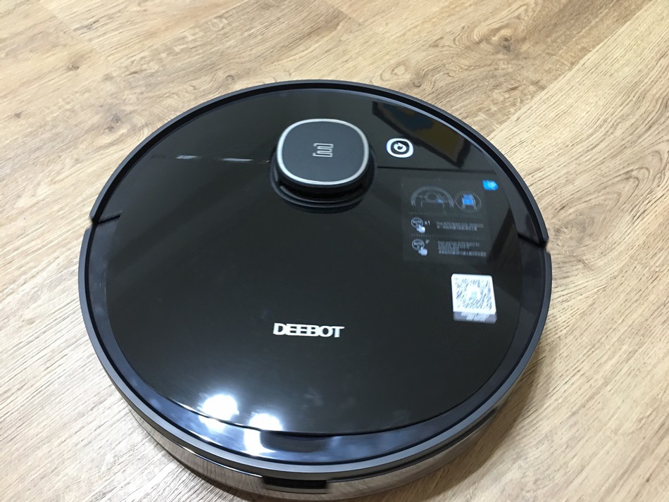 掃地機器人推薦家庭主婦好幫手ECOVACS 掃地吸塵拖地三合一ECOVACS DEEBOT OZMO 920 Series LDS 雷射測距感應器機器人，有掃地與吸塵功能外，還提供拖地、掃地、吸塵、拖地三合一的機型