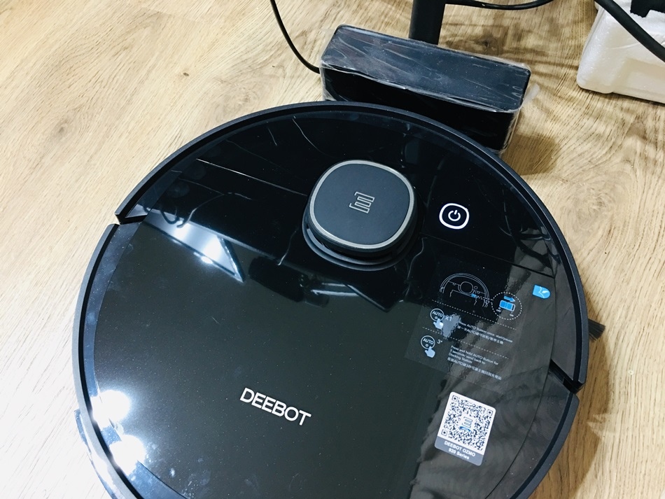 掃地機器人推薦家庭主婦好幫手ECOVACS 掃地吸塵拖地三合一ECOVACS DEEBOT OZMO 920 Series LDS 雷射測距感應器機器人，有掃地與吸塵功能外，還提供拖地、掃地、吸塵、拖地三合一的機型