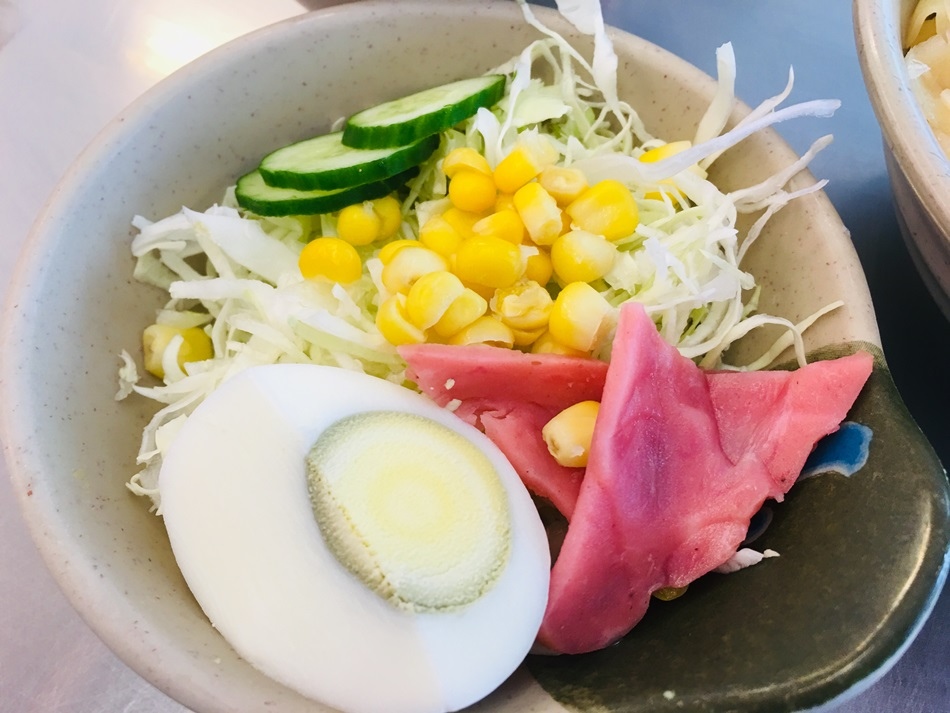 台南美食永樂市場永樂燒肉飯傳統木炭燒烤免費沙拉俗又大碗香噴噴的燒肉飯之好吃 台南美食永樂市場永樂燒肉飯傳統木炭燒烤免費沙拉俗又大碗香噴噴的燒肉飯之好吃