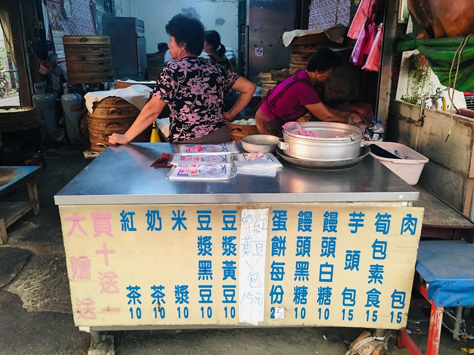 台南美食-在地人才知道的好吃新化黃肉包推薦好吃筍子包、芋頭包30年菜包、肉包15元不漲價 台南美食-在地人才知道的好吃新化黃肉包推薦好吃筍子包、芋頭包30年菜包、肉包15元不漲價