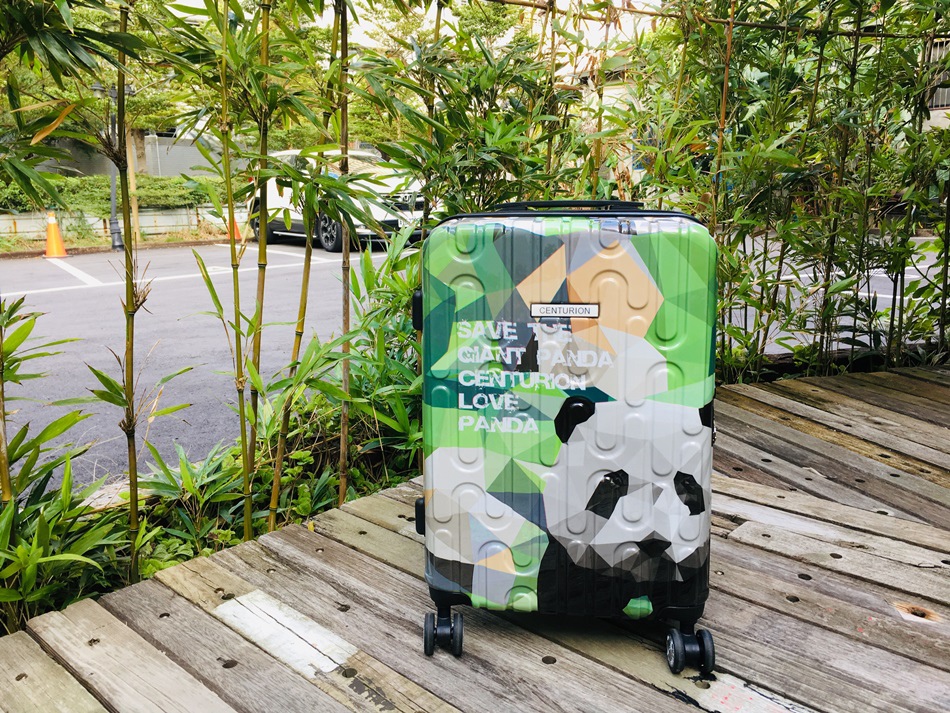 2019年登機箱推薦百夫長行李箱22吋登機箱空姐大力推薦限量四川熊貓系列材質輕巧、堅固360度超靜音飛機輪,推拉滑順,萬向輪設計 2019年登機箱推薦百夫長行李箱22吋登機箱空姐大力推薦限量四川熊貓系列材質輕巧、堅固360度超靜音飛機輪,推拉滑順,萬向輪設計