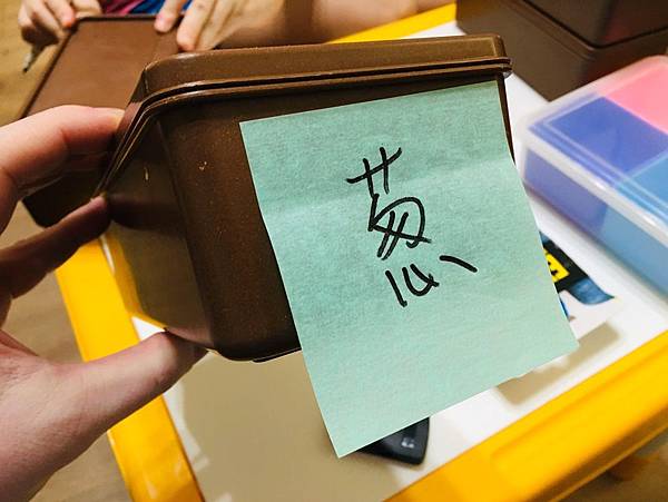 網路人氣推薦便利貼3M Post-it利貼極黏便條紙具有絕佳的抗水、抗污性，即使長時間使用便利貼也牢牢的黏住