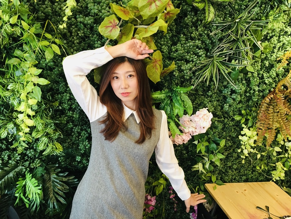 台南北區網美牛排推薦19House炙燒牛排北苑店超過五元硬幣高度22盎司大的巨無霸厚切牛排暗紅色的醬料載滿馥郁的肉汁毫無保留的在口中來回翻滾 台南北區網美牛排推薦19House炙燒牛排北苑店超過五元硬幣高度22盎司大的巨無霸厚切牛排暗紅色的醬料載滿馥郁的肉汁毫無保留的在口中來回翻滾