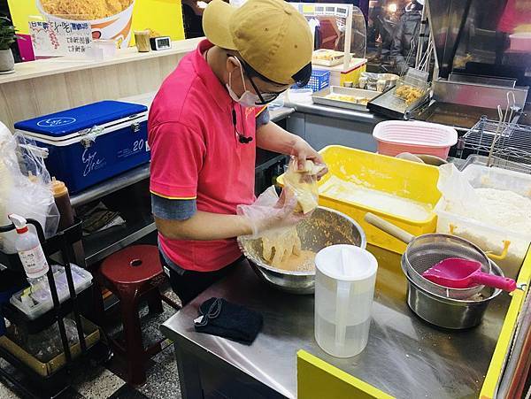 台南美食昌平炸雞王大同店脆皮炸雞好吃不油這家炸雞好吃新鮮大塊好吃