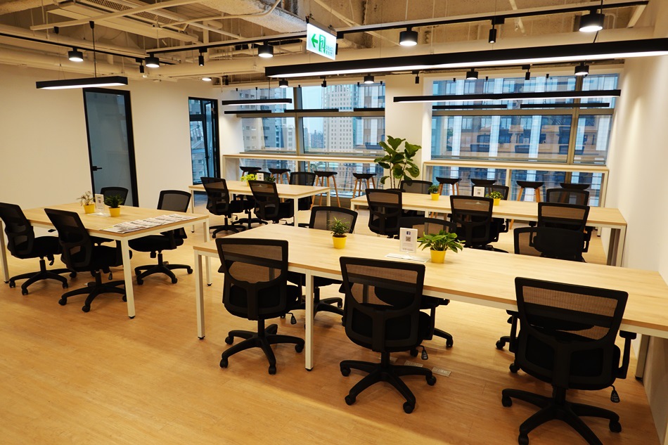 高雄出租辦公室推薦 高雄work Hub共享商務空間辦公室交通便利提供停車場辦公室租賃公司高級會議室租借 打造適合自己完美的個人辦公室 個人工作室及一人辦公室