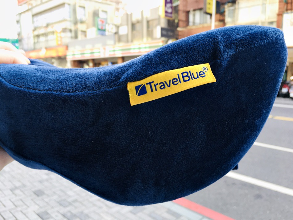 TravelBlue  Pillow寧靜頸枕旅行枕搭乘長途交通工具時都是最佳的補眠時間午睡枕護頸，支撐頸部，睡覺時脖子才不會東倒西歪