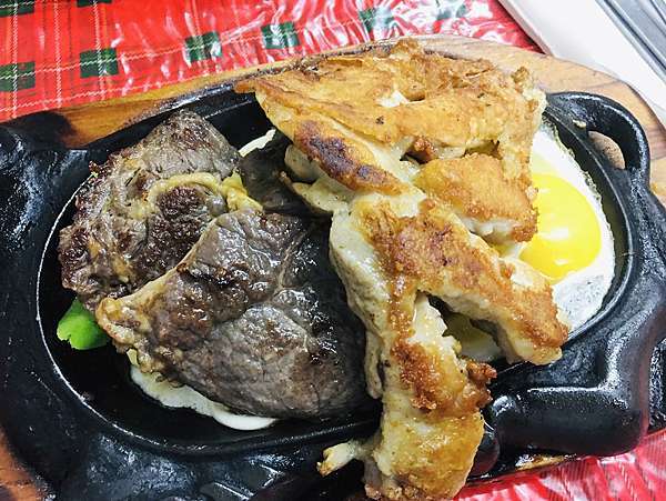 台南老字號牛台館赤崁牛排位於華納威修旁,經營30您以上牛排老店精選高級牛肉,老廚師手藝不沾醬特別好吃 台南老字號牛台館赤崁牛排位於華納威修旁,經營30您以上牛排老店精選高級牛肉,老廚師手藝不沾醬特別好吃