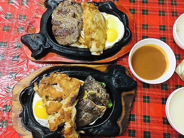 台南老字號牛台館赤崁牛排位於華納威修旁,經營30您以上牛排老店精選高級牛肉,老廚師手藝不沾醬特別好吃 台南老字號牛台館赤崁牛排位於華納威修旁,經營30您以上牛排老店精選高級牛肉,老廚師手藝不沾醬特別好吃