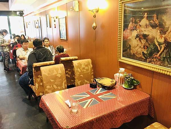 台南美食│倫敦.唐寧街十號英國喫茶館二十年的老店位於武廟附近鮮魚料理多簡餐店環境乾淨,適合聊天聚餐 台南美食│倫敦.唐寧街十號英國喫茶館二十年的老店位於武廟附近鮮魚料理多簡餐店環境乾淨,適合聊天聚餐