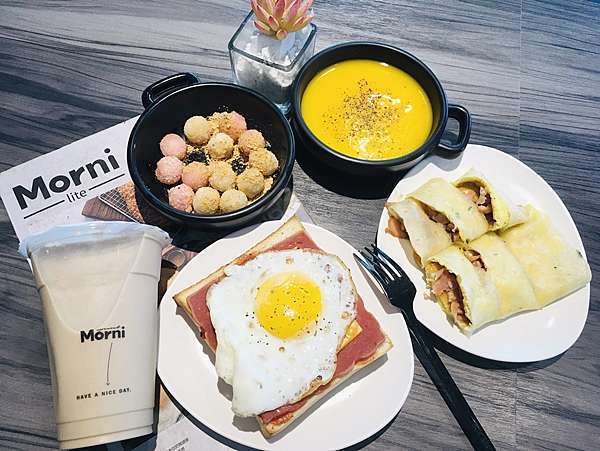 台南早午餐推薦│莫尼早餐Morni三角窗的大空間提供吃飽的早午餐和正餐好停車可外送 台南早午餐推薦│莫尼早餐Morni三角窗的大空間提供吃飽的早午餐和正餐好停車可外送