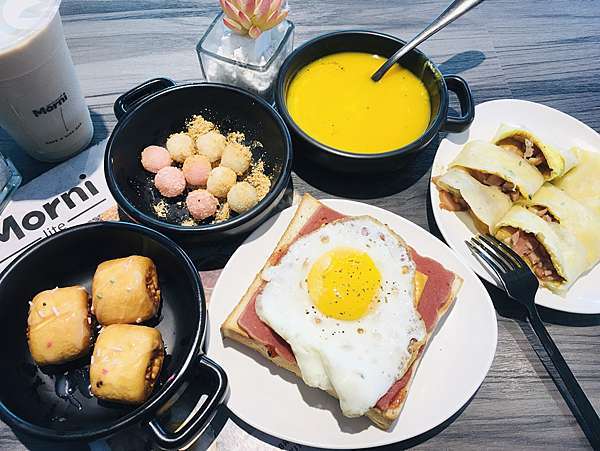 台南早午餐推薦│莫尼早餐Morni三角窗的大空間提供吃飽的早午餐和正餐好停車可外送 台南早午餐推薦│莫尼早餐Morni三角窗的大空間提供吃飽的早午餐和正餐好停車可外送