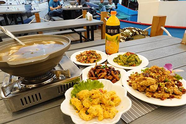 台南安平運河旁津昌貨櫃碼頭平價熱炒海鮮主題餐廳食材很新鮮，環境品質佳適合團體家族聚會