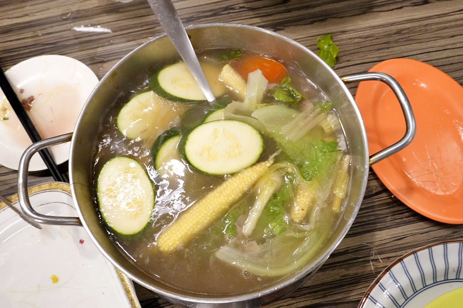 台南牛肉鍋推薦│老饕推薦鴻牛溫體牛肉鍋西門店每日善化直送新鮮溫體牛!好吃牛尾鍋就在鴻牛溫體牛肉鍋 台南牛肉鍋推薦│老饕推薦鴻牛溫體牛肉鍋西門店每日善化直送新鮮溫體牛!好吃牛尾鍋就在鴻牛溫體牛肉鍋