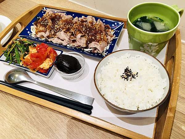 台南文青咖啡店│Dos Café逗室鄰近美術館2館放輕鬆喝咖啡吃簡餐好地方 台南文青咖啡店│Dos Café逗室鄰近美術館2館放輕鬆喝咖啡吃簡餐好地方
