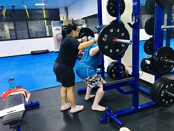 台南健身一對一女教練│增肌減脂,瘦身減重,產後減肥健身客製化課程設計，讓您恢復自信與美麗