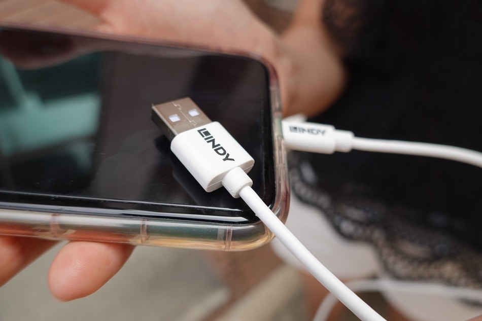 蘋果充電線USB TO LIGHTNING德國LINDY林帝Apple認證，支援最大2.4A快速充電和資料傳輸,採用Apple最新C89連接器，100%相容Apple系列