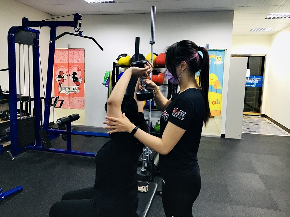 問台南有推薦的健身教練嗎? 台南健身教練課推薦!從超抗拒到愛上健身與重訓的過程!提供增重、雕塑、減脂、重量訓練等課程,並依程度及需求客製化最佳健身方案 問台南有推薦的健身教練嗎? 台南健身教練課推薦!從超抗拒到愛上健身與重訓的過程!提供增重、雕塑、減脂、重量訓練等課程,並依程度及需求客製化最佳健身方案