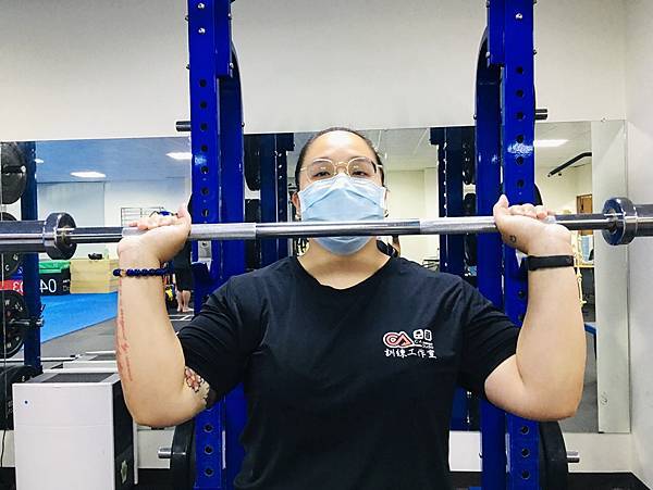 台南健身房推薦微笑健身私人教練客製化健身課程，女教練專項訓練孕中阻力訓練、產後體態雕塑