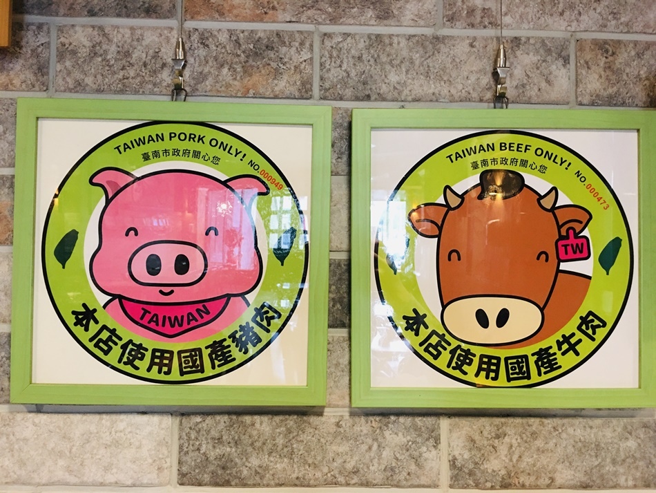 台南牛肉麵推薦│劉哥麵店新營分店牛肉麵、日本海帶及滷豆干必吃的好食材!，價位很公道，服務親切，一個完完全全台南人的口味