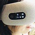 按摩眼罩推薦│KINYO氣壓按摩眼罩眼部舒壓，藍牙連接並撥放音樂，針對眼部按摩震動、氣囊氣壓包覆、熱敷溫度
