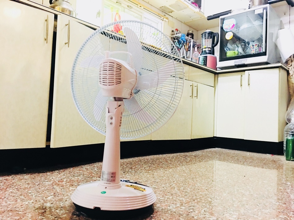 IMG_3419.jpg SANSUI山水露營電扇,獨家專利 14吋LED智慧雙效驅蚊DC充電風扇SDF-14M01,DC直流無刷馬達,內置大容量電池、靜