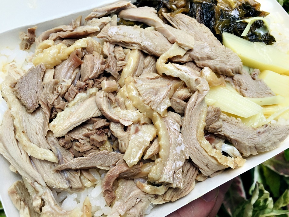 台南美食鳳姐鴨肉飯,為了吃鴨肉飯差點被拖吊,堅持使用溫體鴨隱藏版鴨腿飯必吃 台南美食鳳姐鴨肉飯,為了吃鴨肉飯差點被拖吊,堅持使用溫體鴨隱藏版鴨腿飯必吃