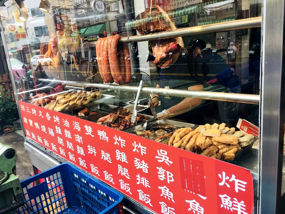 台南美食東區港記燒臘份量超大,老闆是道地香港人,推薦烤鴨、火肉,不白飯還可以多選一樣菜 台南美食東區港記燒臘份量超大,老闆是道地香港人,推薦烤鴨、火肉,不白飯還可以多選一樣菜