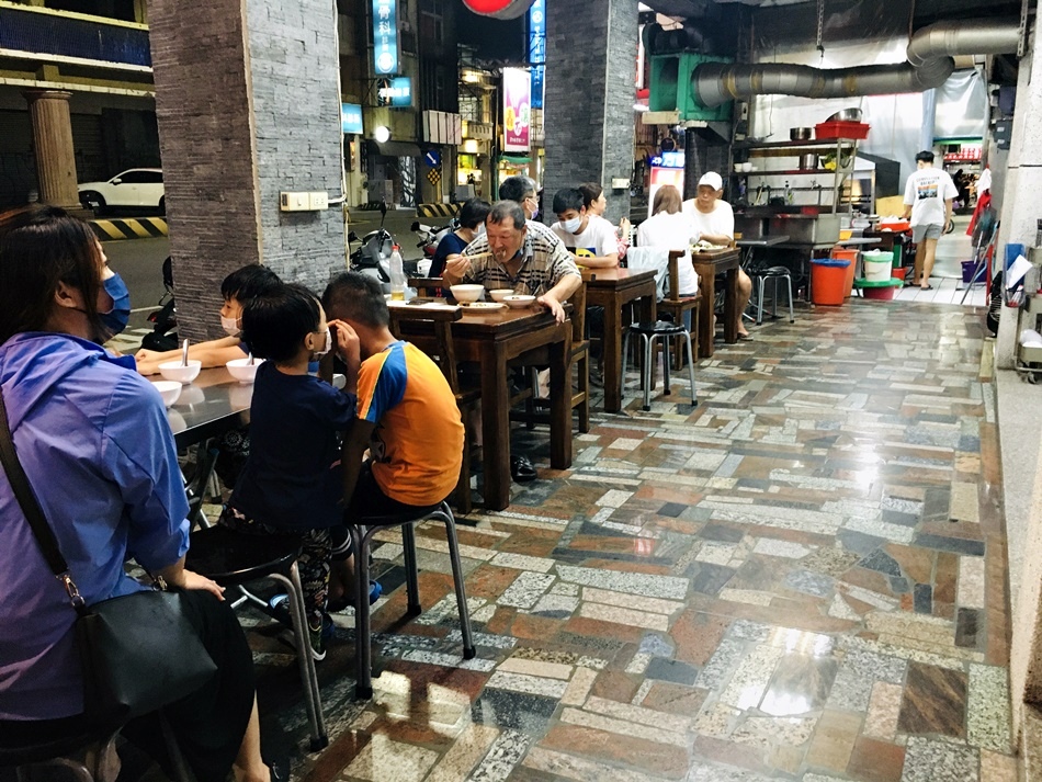 台南美食│老樂現炒餐點平價好吃,炒餐點還不錯，宮保雞丁非常好吃！搭配一碗絲瓜蛤蠣湯