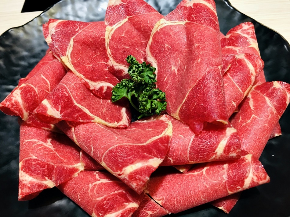 台南火鍋築間幸福鍋物成大店,食材新鮮,推薦隱藏版菜單,冰淇淋機的香草口味、無糖綠茶有冰淇淋吃到飽份量多 台南火鍋築間幸福鍋物成大店,食材新鮮,推薦隱藏版菜單,冰淇淋機的香草口味、無糖綠茶有冰淇淋吃到飽份量多