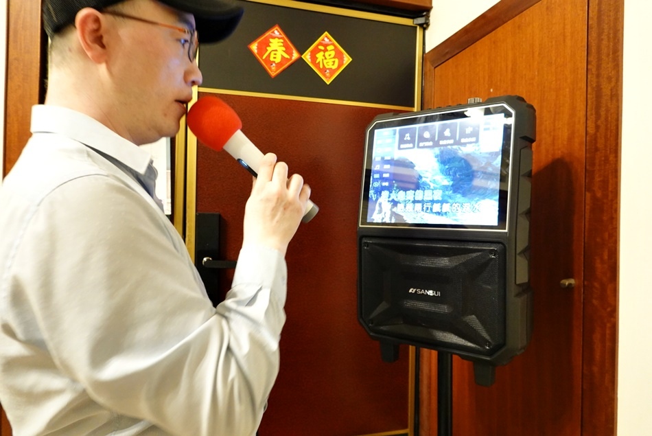 DSC09774.JPG 行動KTV推薦│SANSUI山水行動KTV(SKTV-T888),15吋觸控螢幕拉桿設計,APP點歌支援WIFI上網,想唱想說隨時帶著走~行動娛樂不受限