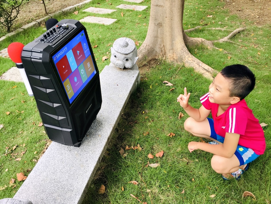 IMG_7543.JPG 行動KTV推薦│SANSUI山水行動KTV(SKTV-T888),15吋觸控螢幕拉桿設計,APP點歌支援WIFI上網,想唱想說隨時帶著走~行動娛樂不受限