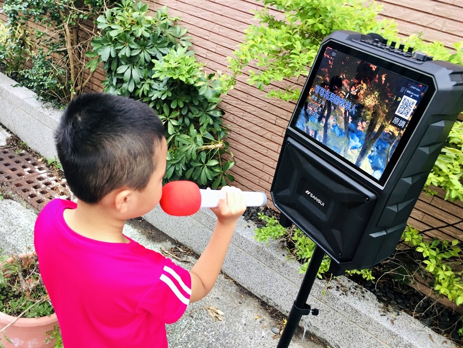 IMG_7551.JPG 行動KTV推薦│SANSUI山水行動KTV(SKTV-T888),15吋觸控螢幕拉桿設計,APP點歌支援WIFI上網,想唱想說隨時帶著走~行動娛樂不受限