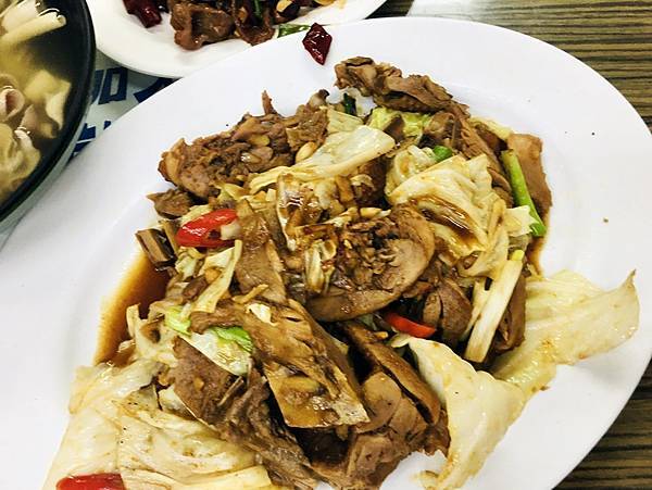 台南好吃鴨肉推薦陳記溫體鴨肉，專賣鴨肉鵝肉切盤、熱炒料理，推薦鴨油拌飯、煙燻鴨肉飯/鴨肉切盤/熱炒料理/13味雞湯爐超推薦