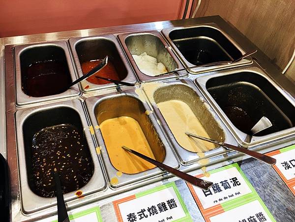 學生最愛的肉多多優惠又來了!!肉多多火鍋台南新仁店火鍋三人行必有麻辣吃，超推薦爆炒川府麻辣湯