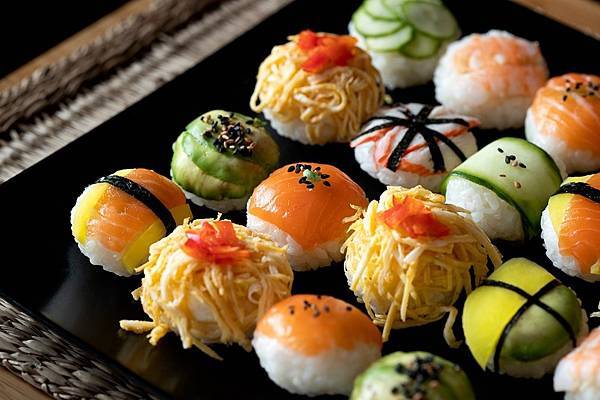 sushi-balls-5878894_1280.jpg